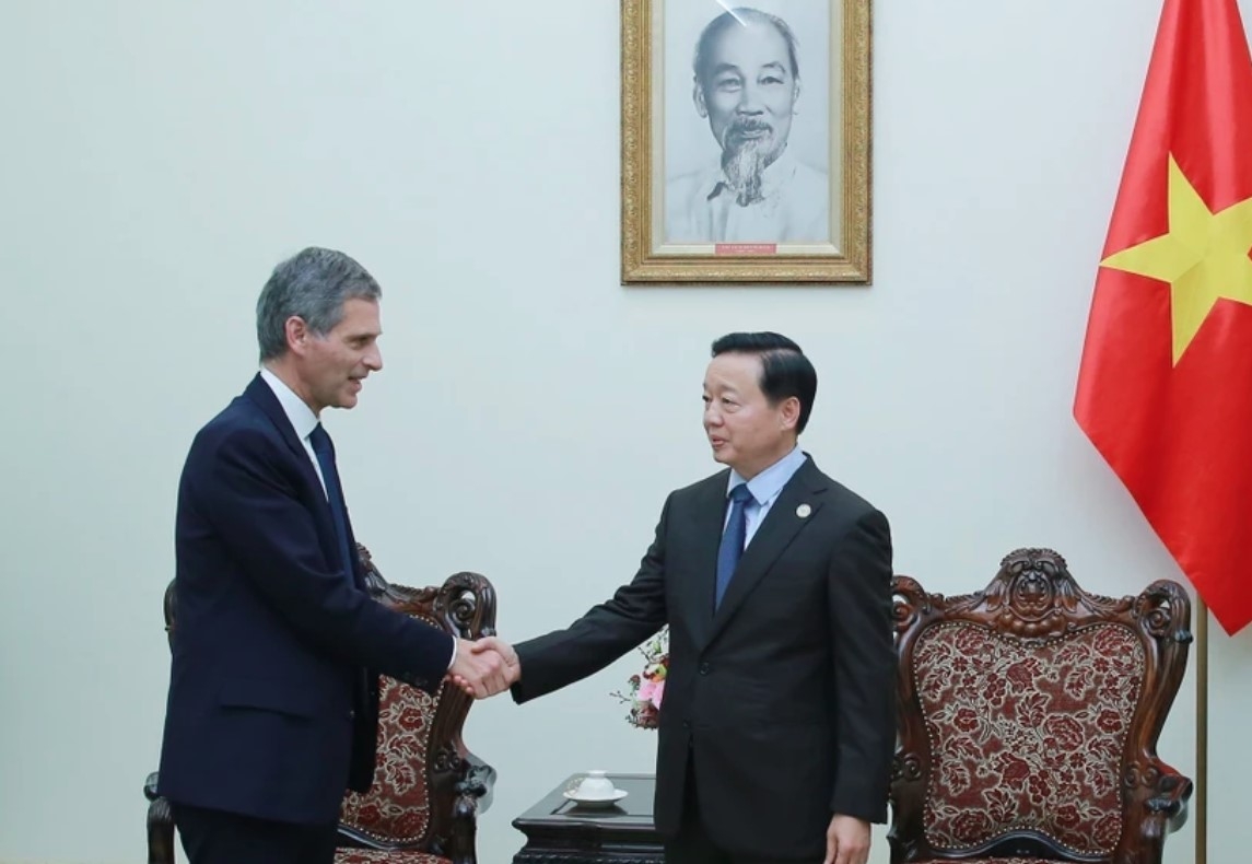 Vietnam encourages France's CMA-CGM to lead green maritime transformation